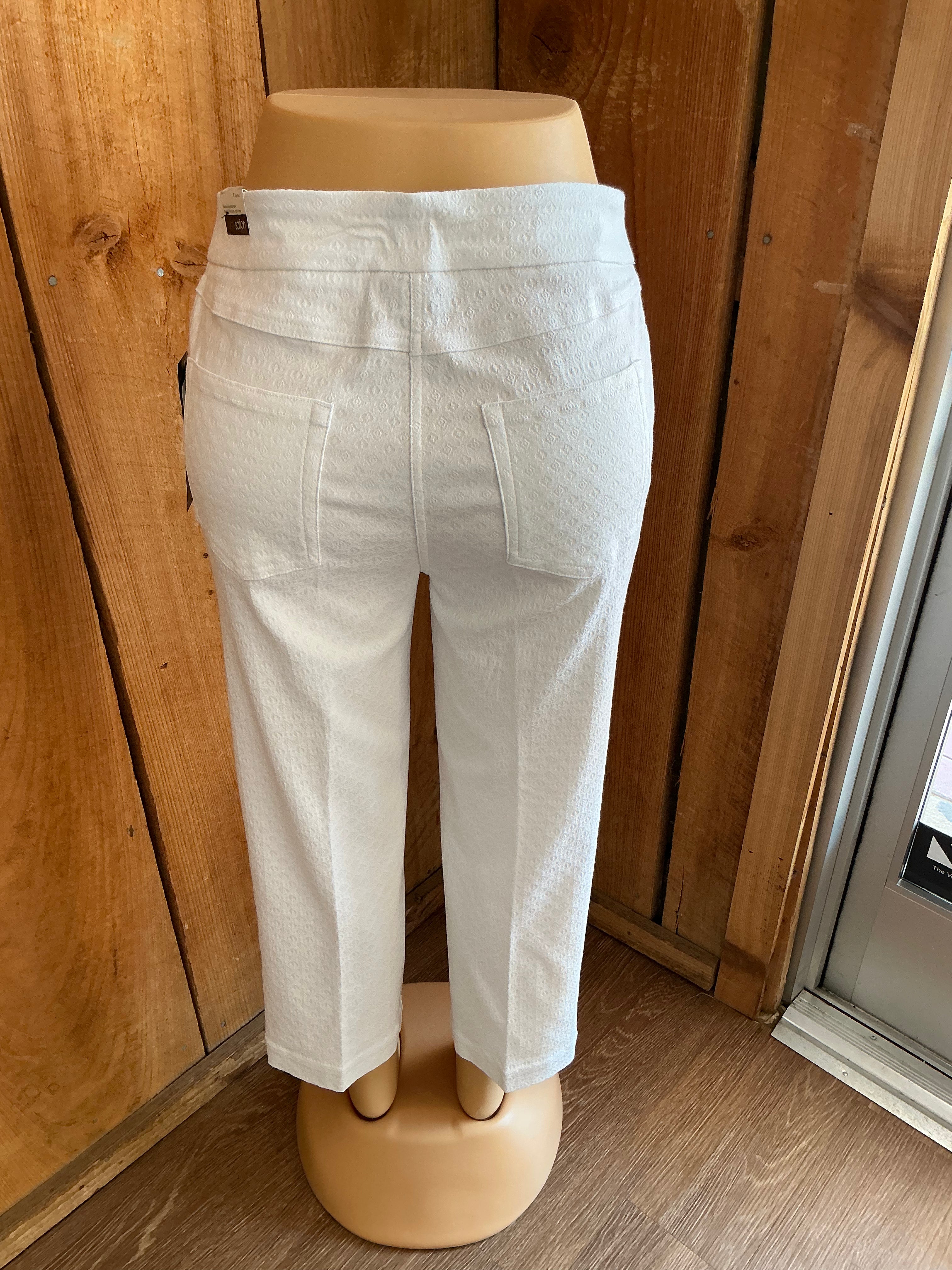 M26718PM CROP WHITE