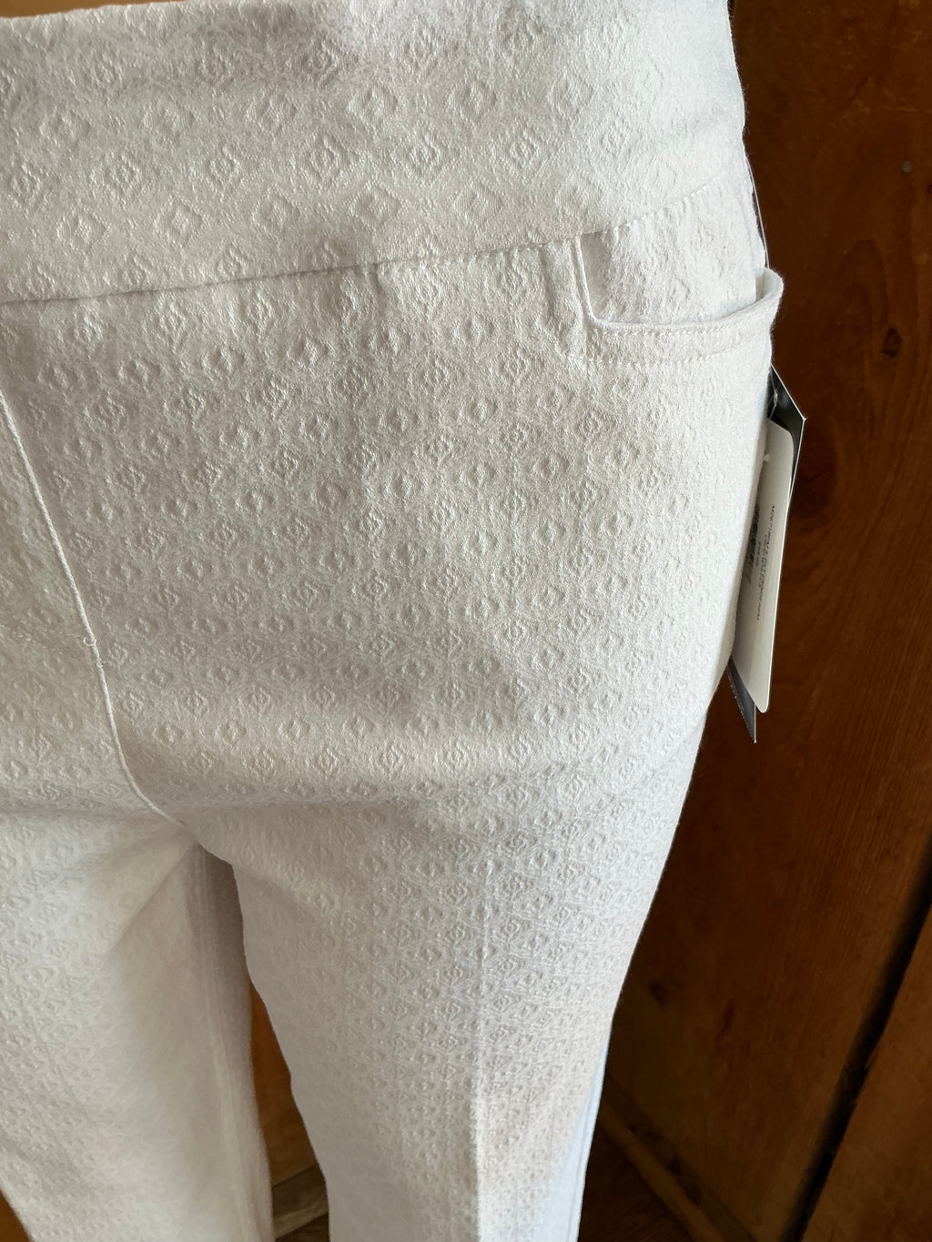M26718PM CROP WHITE