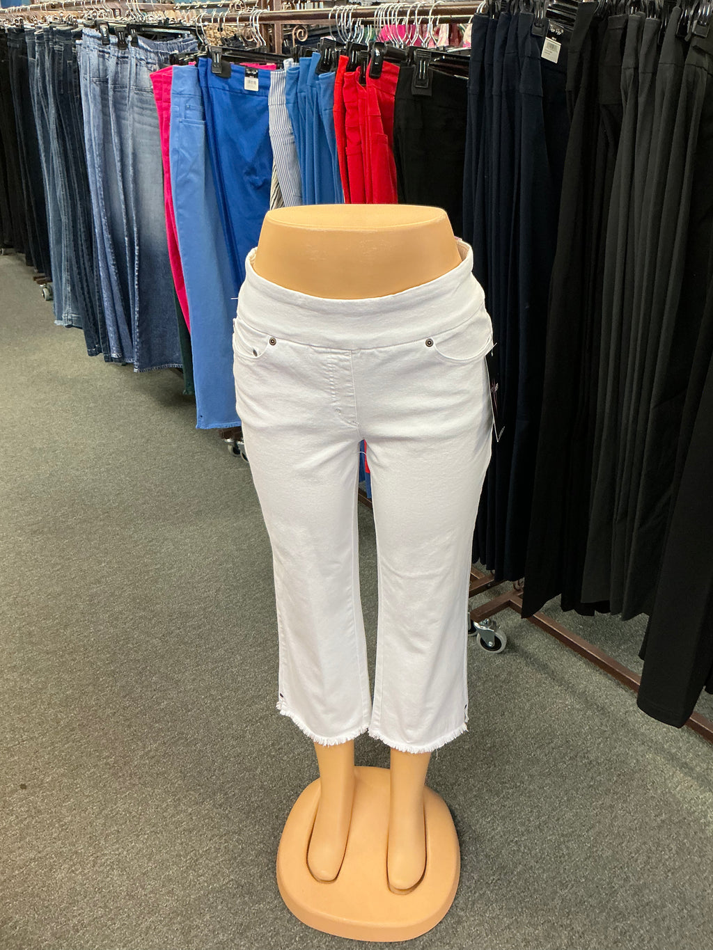 M26718PW WHITE CROP JEAN